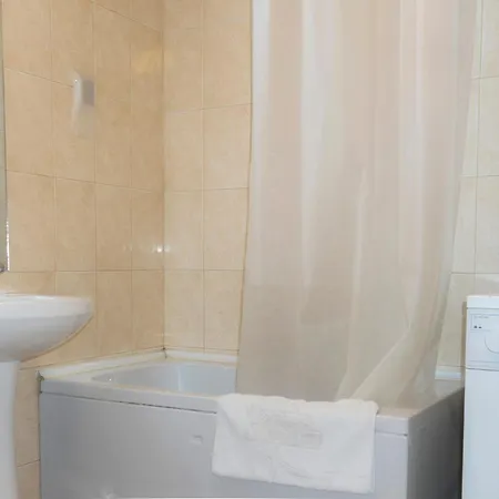 Two Bedroom Near Centre Apartment