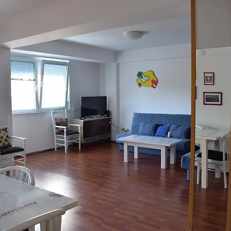 Apartment Two Bedroom Near Centre *