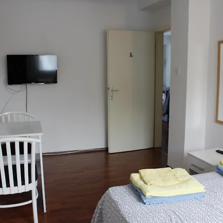 Apartment Two Bedroom Near Centre *