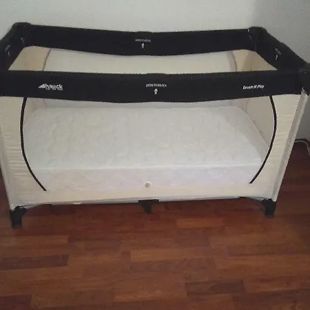 Two Bedroom Near Centre Apartment *